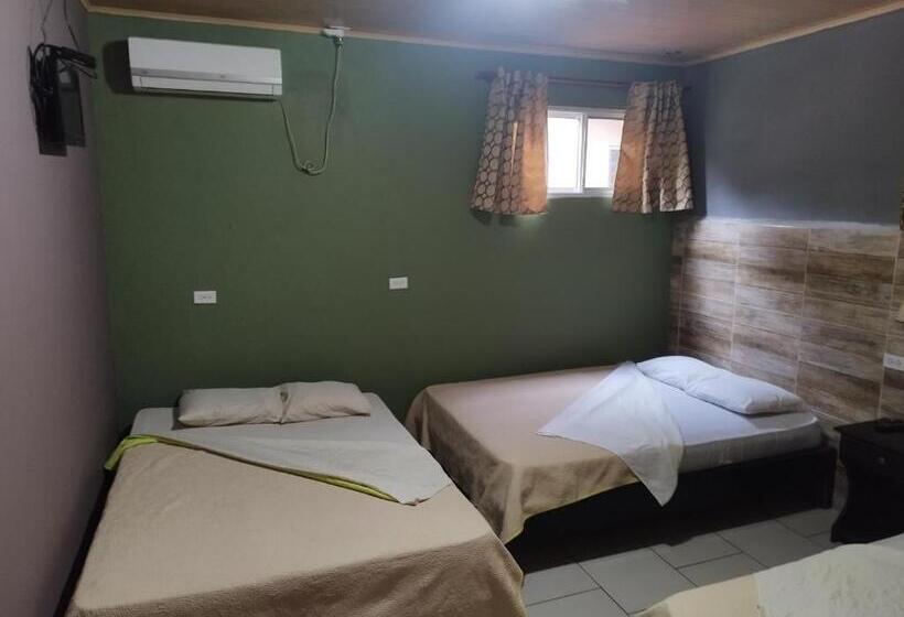 اتاق استاندارد سه نفره, The Journey Hostel