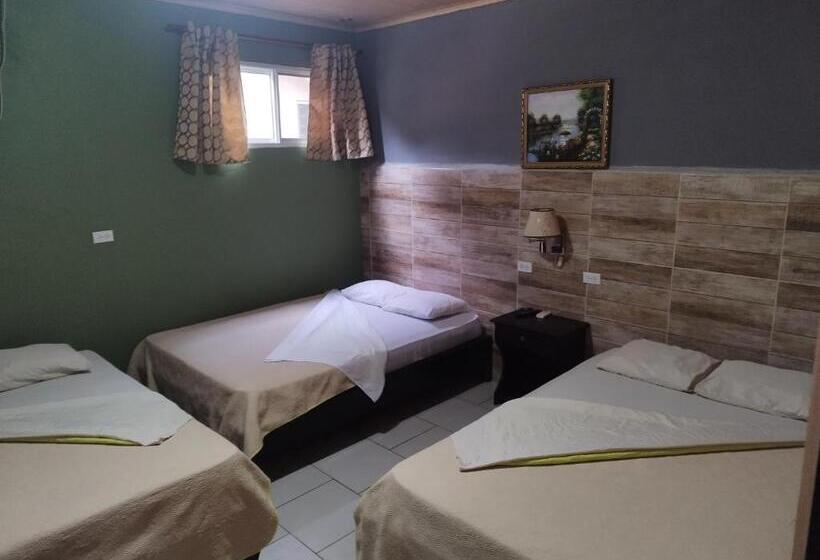 اتاق استاندارد سه نفره, The Journey Hostel