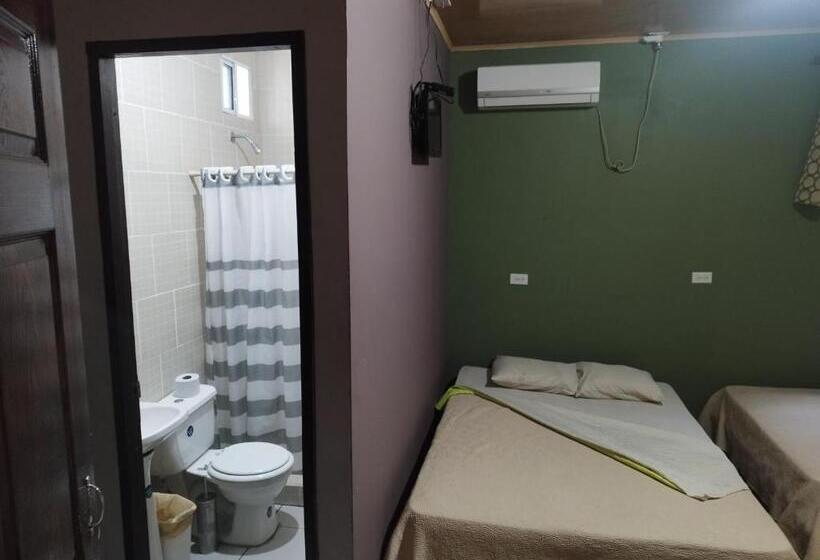 اتاق استاندارد سه نفره, The Journey Hostel