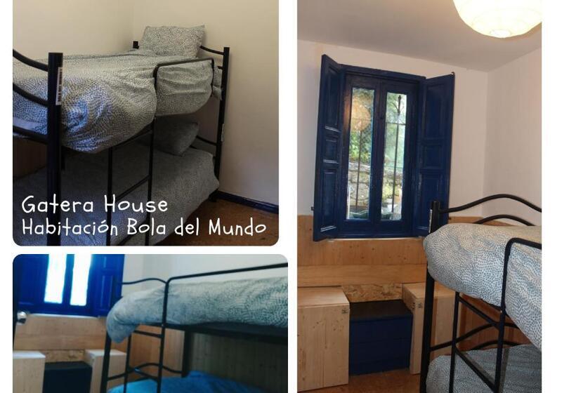 Кровать в Общей Комнате, Albergue Gatera House