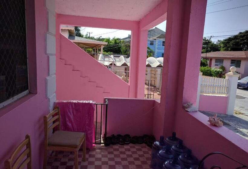 اتاق لوکس, Da Pink And White Palace