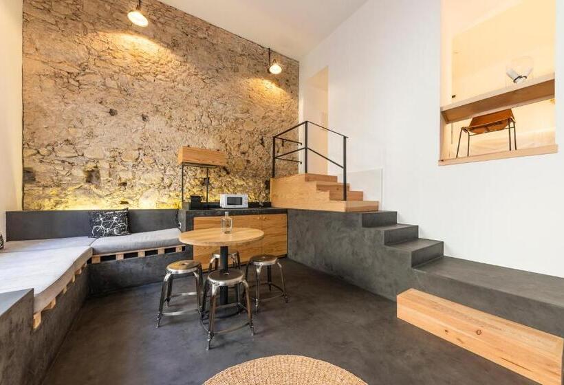 استودیوی استاندارد, Sapientia Boutique