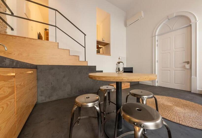 استودیوی استاندارد, Sapientia Boutique