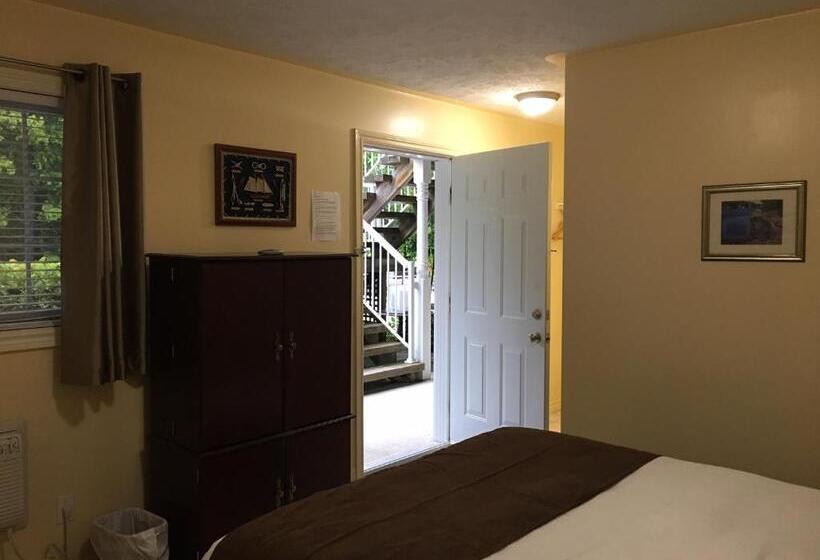 Номер Deluxe, Adventure The Bruce Inn   Recently Renovated With Outdoor Hot Tub
