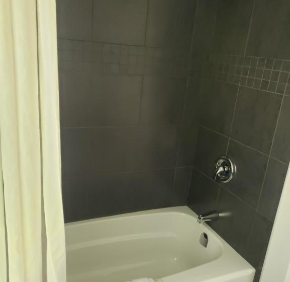 Хижина, Adventure The Bruce Inn   Recently Renovated With Outdoor Hot Tub