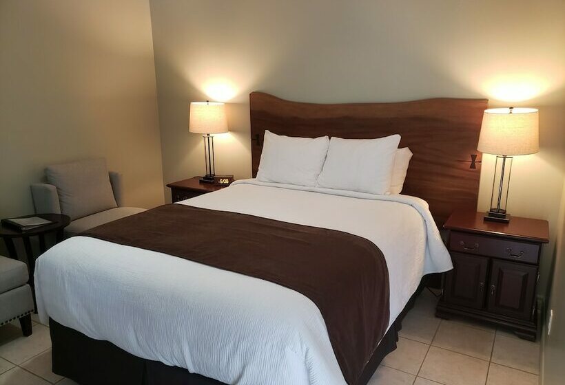 Номер Deluxe, Adventure The Bruce Inn   Recently Renovated With Outdoor Hot Tub