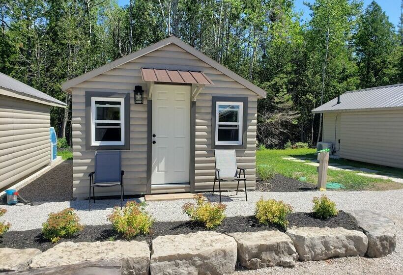 Хижина, Adventure The Bruce Inn   Recently Renovated With Outdoor Hot Tub