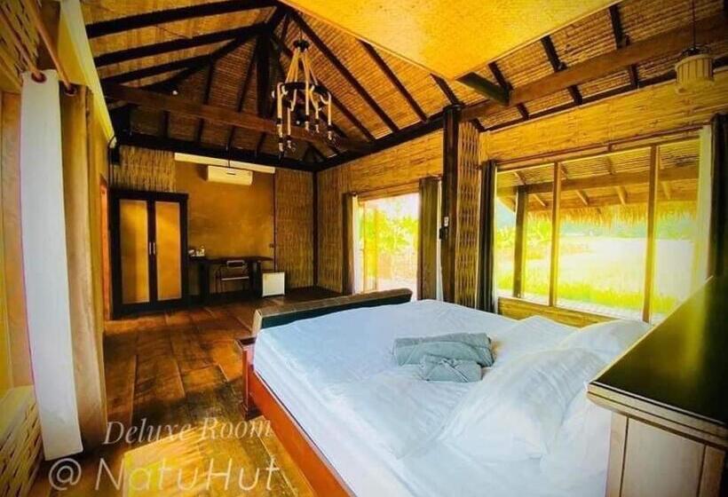 Номер Deluxe Кровать Кинг, Natu Hut Farm Stay & Cafe  Chiang Mai
