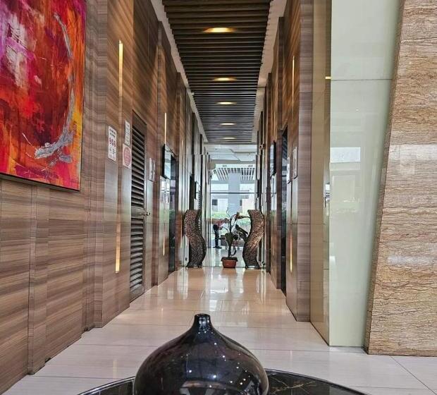 اتاق لوکس چهار تخته, Affordable Studio Type Condo In Congressional Town Center
