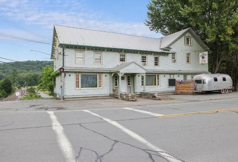 标准四人间共用浴室, The Narrowsburg Inn