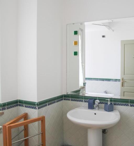 高级三人间, Boteroom Relais
