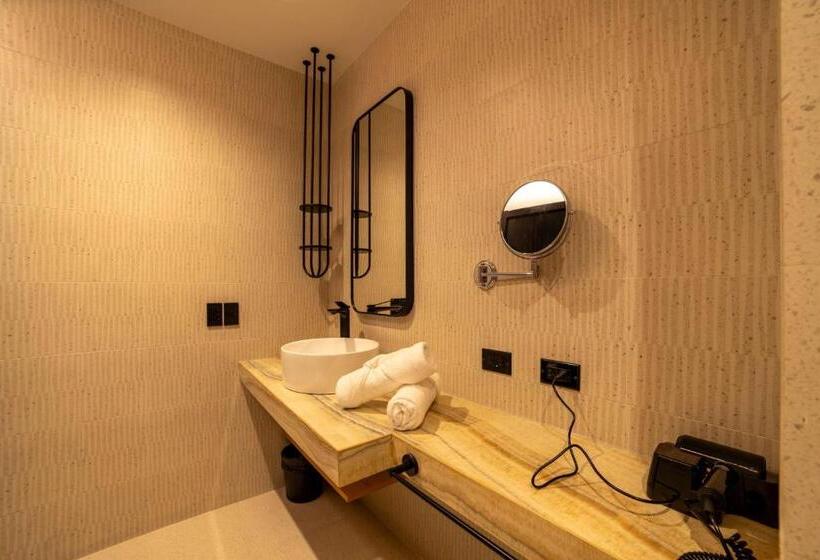 스위트 킹사이즈 침대, Aiden By Best Western Georgetown Guyana