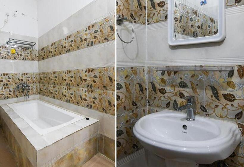 اتاق کلاسیک سه تخته, Oyo Maa Gouri Guest House