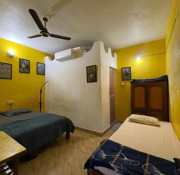 豪华三人间, Baba Hostel