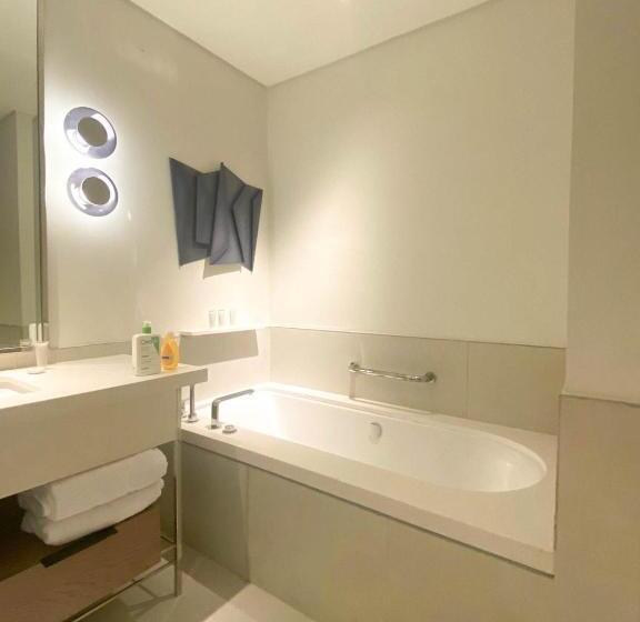 سوییت با چشم‌انداز دریا, Serviced Apartments At Address Beach Resort Marassi