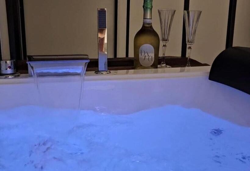 Номер Стандарт с Гидромассажем, Dada Suites And Sea