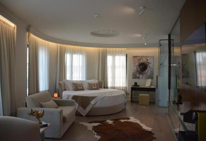 キングサイズベッドのデラックススイート, The Collector Hotel Boutique