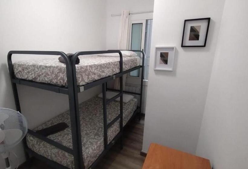 اتاق استاندارد با سرویس بهداشتی مشترک, Private Rooms Poble Sec