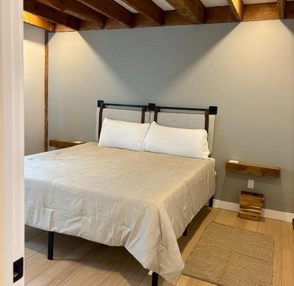 Family Suite, The White Creek Inn
