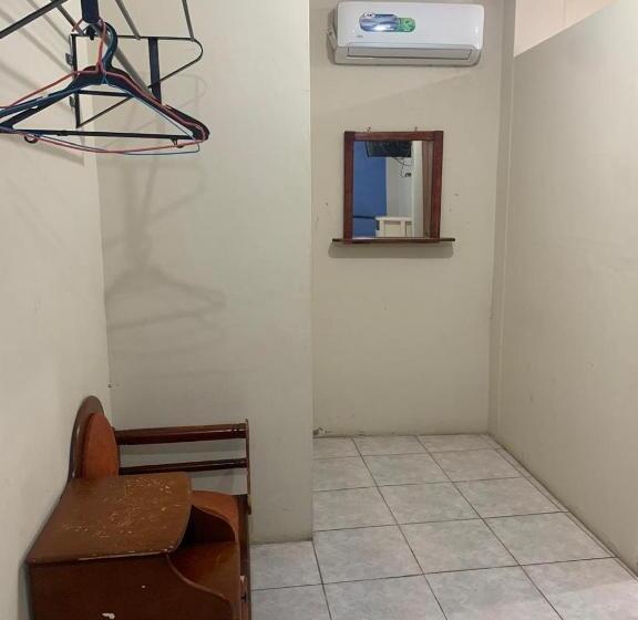 اتاق اکونومی یک تخته, Habitaciones Amobladas   Manabí Suites