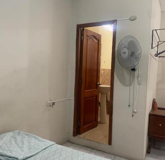 اتاق اکونومی یک تخته, Habitaciones Amobladas   Manabí Suites