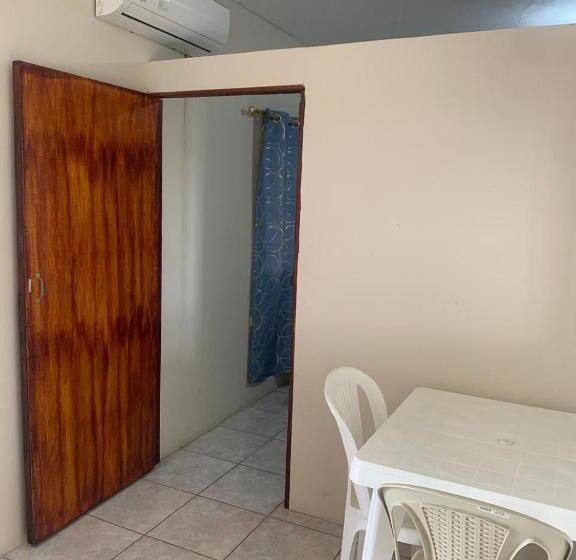 اتاق اکونومی یک تخته, Habitaciones Amobladas   Manabí Suites