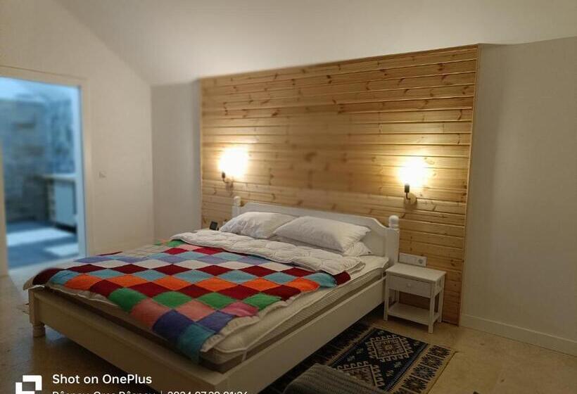 Quarto Estandar, Imperfect Guests House