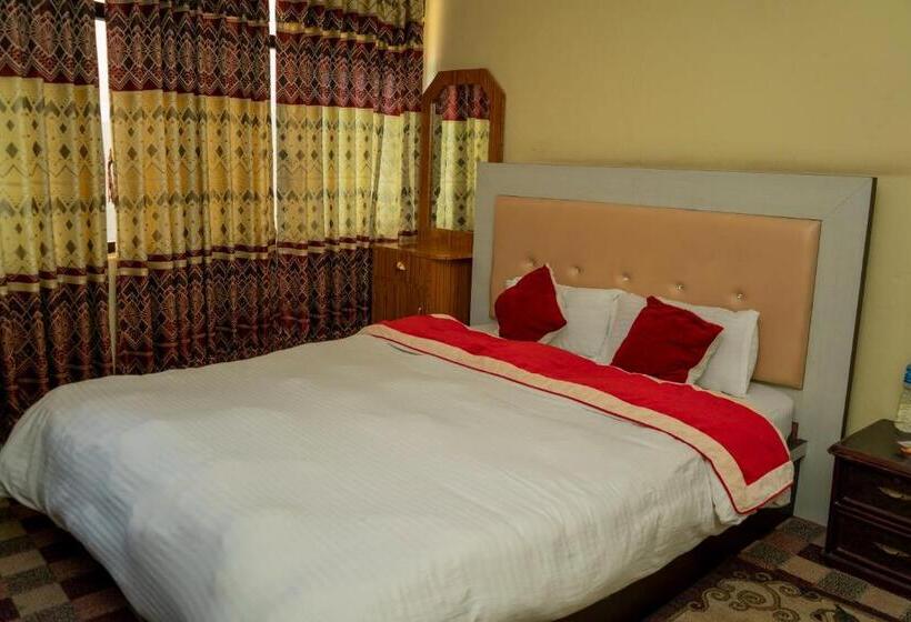 اتاق اکونومی, Laxmi Lodge, Charikot