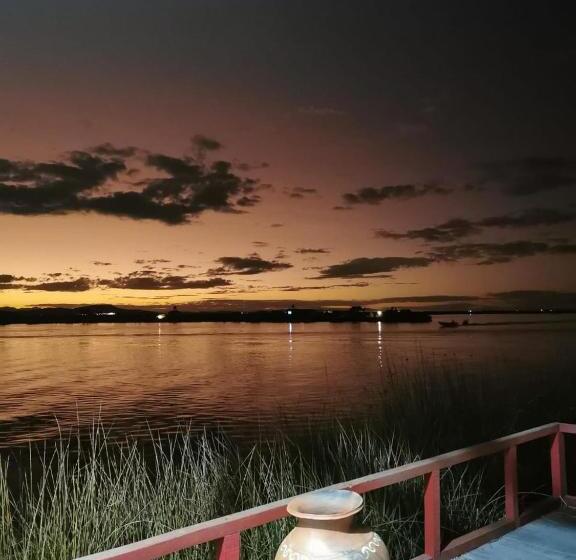 Номер Стандарт Вид на Озеро, Uros Suma Qhota Lodge