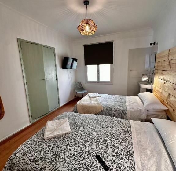 חדר סטנדרט לשלושה עם חדר אמבטיה משוף, Hostal Atuaire Home
