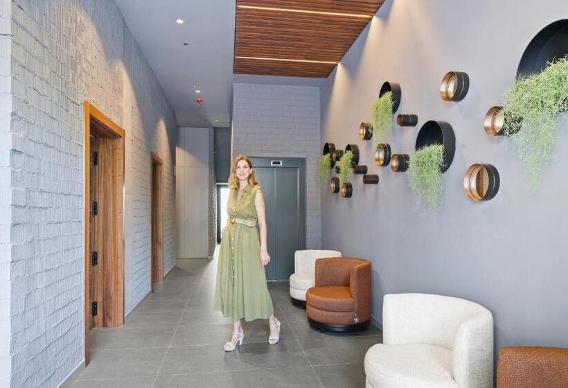 استودیوی استاندارد, Tq 10 Boutique