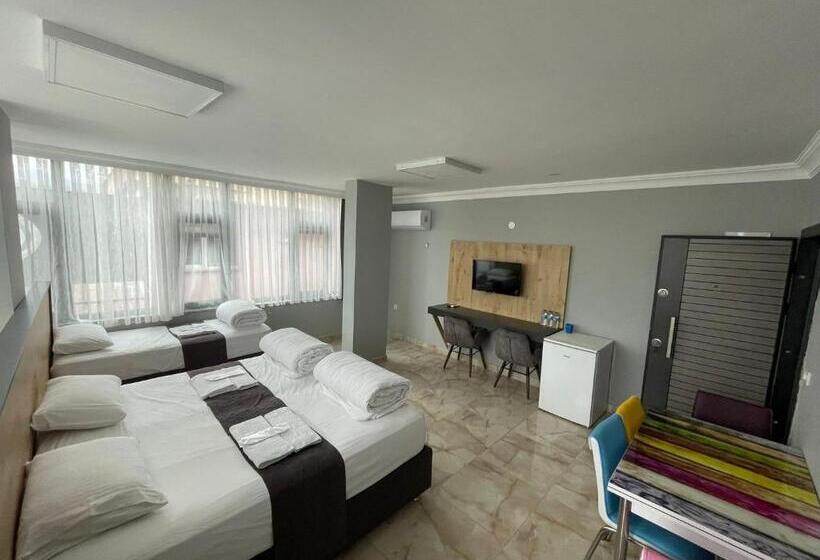 اتاق سه نفره دلوکس با چشم‌انداز دریا, Art Suit Otel