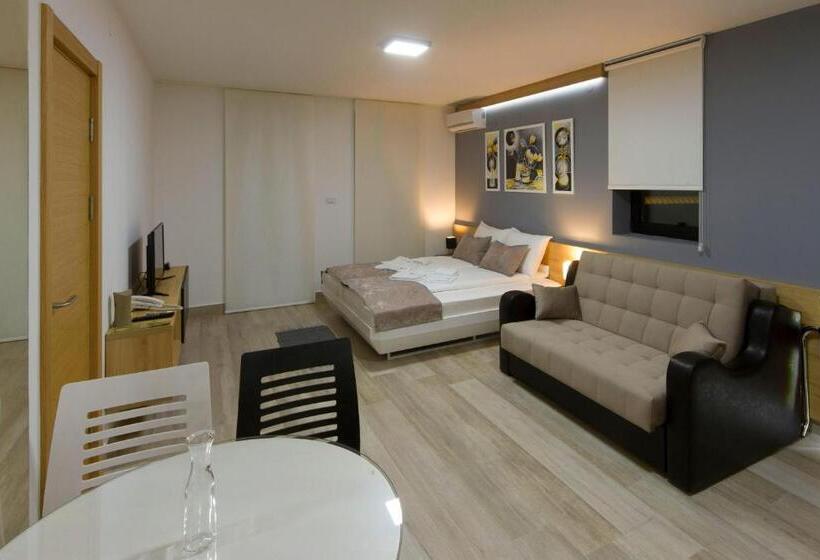 استودیوی لوکس, B&b Nataly 2