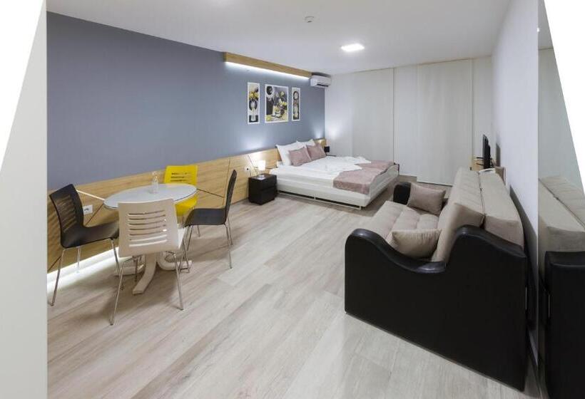 استودیوی لوکس, B&b Nataly 2