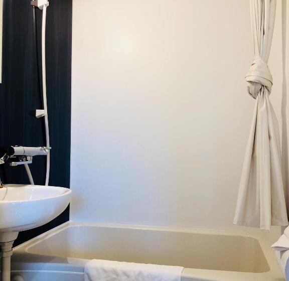 اتاق استاندارد چهار تخته, B&b Neagari