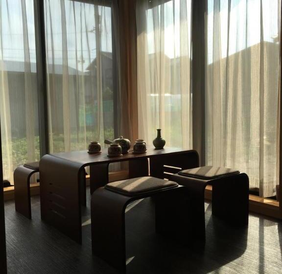 اتاق سوپریور, B&b Neagari