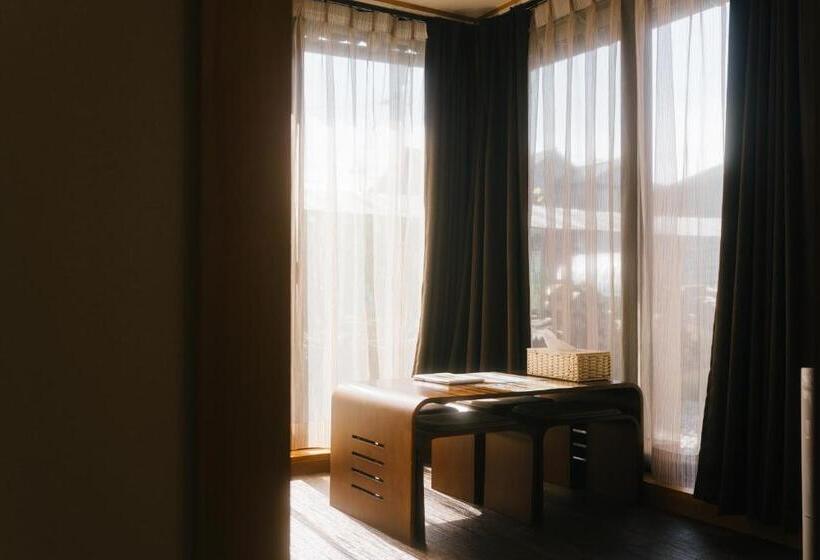 اتاق سوپریور, B&b Neagari