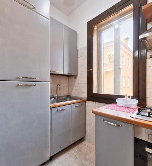 اتاق استاندارد با سرویس بهداشتی مشترک, Mahdi Venice Apartment