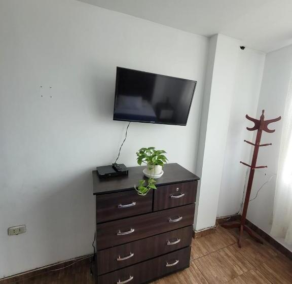 اتاق استاندارد سه نفره, Home Blessed Bayit