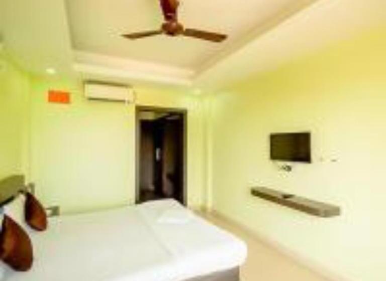 キングサイズベッドのデラックスルーム, Deep Gangainn Puri   Side Sea View Hotel Lift Wifi Facilities  By Morservices