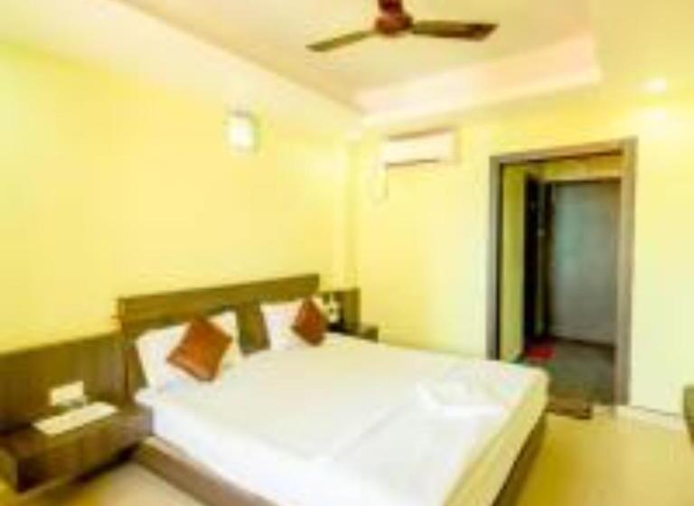 Номер Deluxe Вид на Море Боковой, Deep Gangainn Puri   Side Sea View Hotel Lift Wifi Facilities  By Morservices