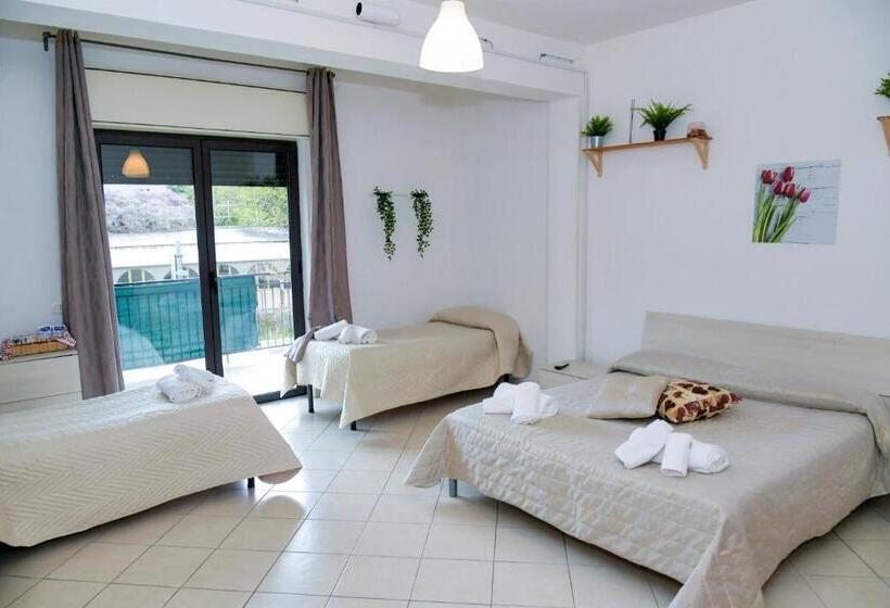 Quarto Quadruple Standart com Varanda, B&b Damiani
