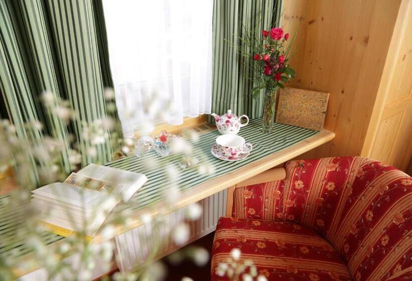 اتاق استاندارد یک تخته با بالکن, Theresenhof