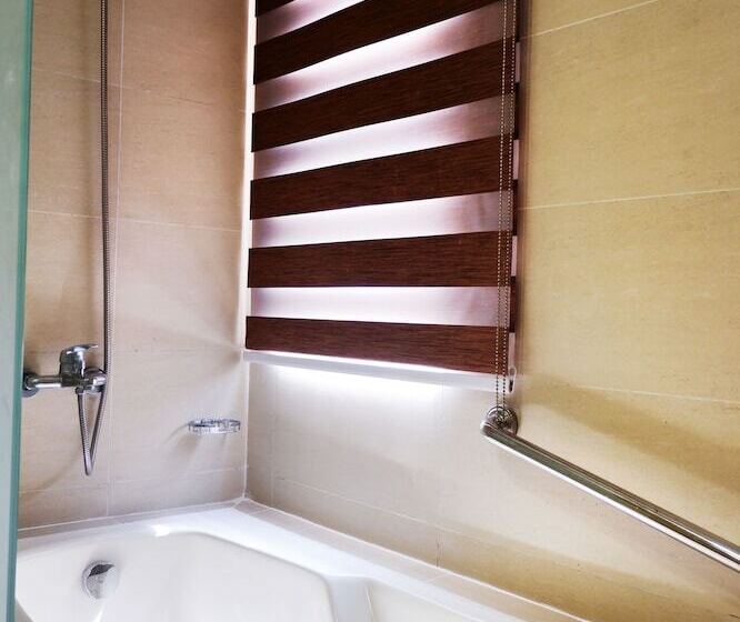 3 Bedroom Suite, Valero Grand Suites By Swissbel