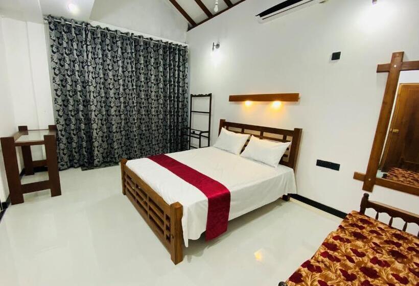 Номер Deluxe, Sigiri Holiday Bungalow