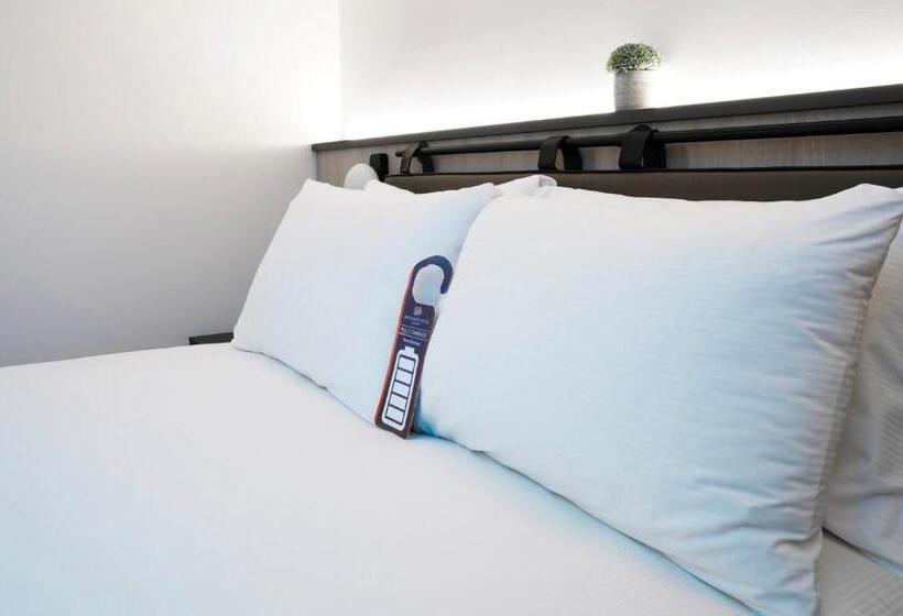 Номер Стандарт, Southgate Hotel London