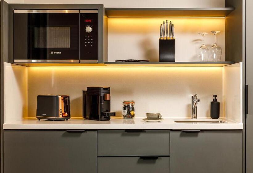 Студио Стандарт Кровать Кинг, Southgate Hotel London