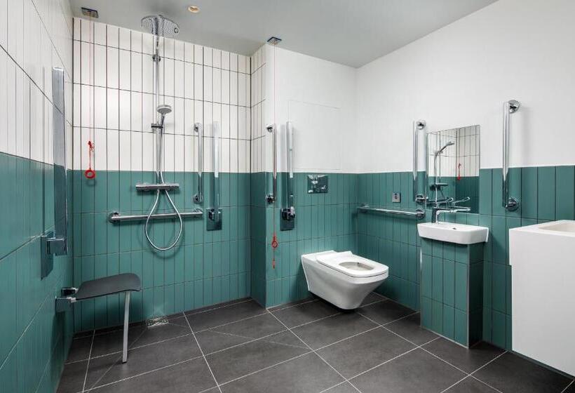 Студия Стандарт, Southgate Hotel London