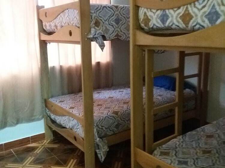 سرير فى غرفة مشتركه, Amaris Hotel   Hostel