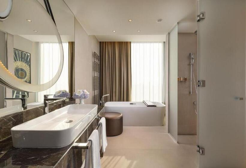 Club Room King Bed, Intercontinental   Ljubljana, An Ihg